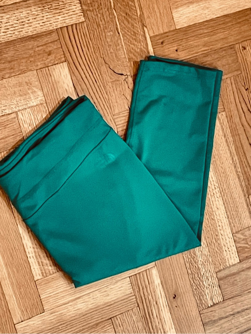 THE NORTH FACE~Women’s Capri Leggings in Emerald Green